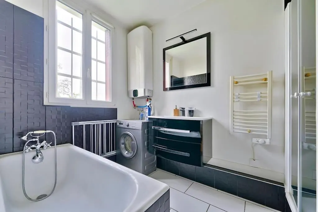 Welcome To Royal House Choisy-le-Roi 0*,  France
